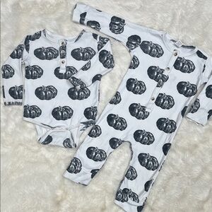 Kate Quinn Black and White Pumpkin One Piece Bundle 18-24 Cotton